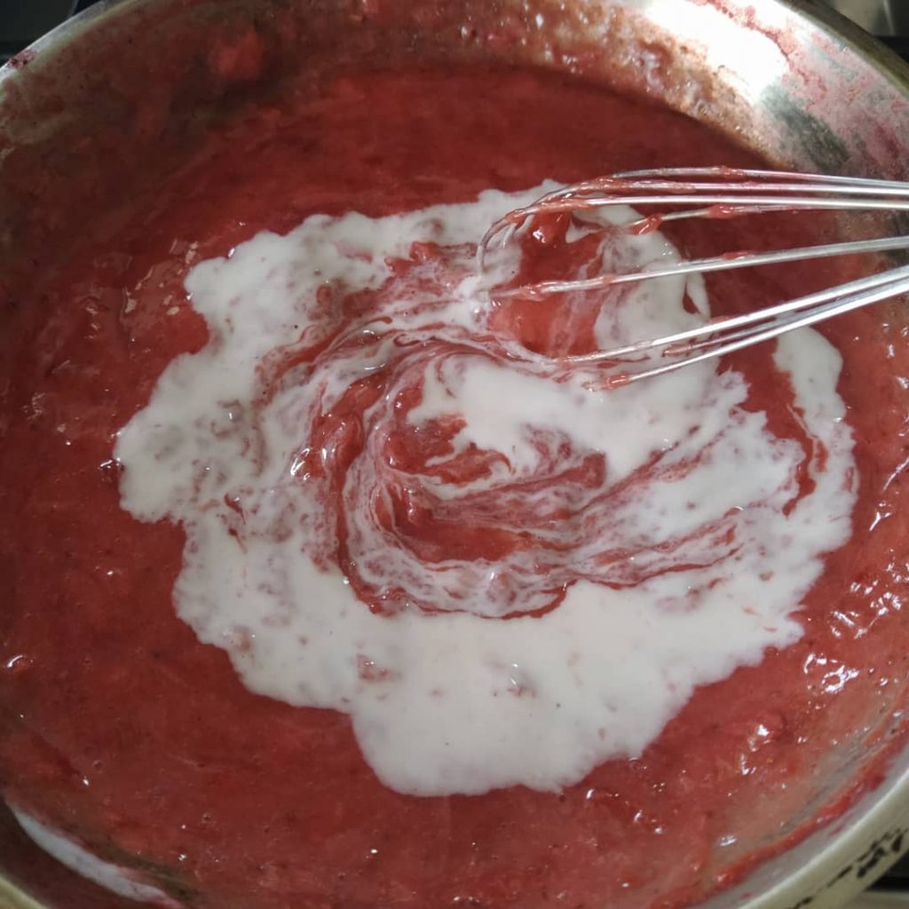 Mermelada de fresa hecha con harina de arroz